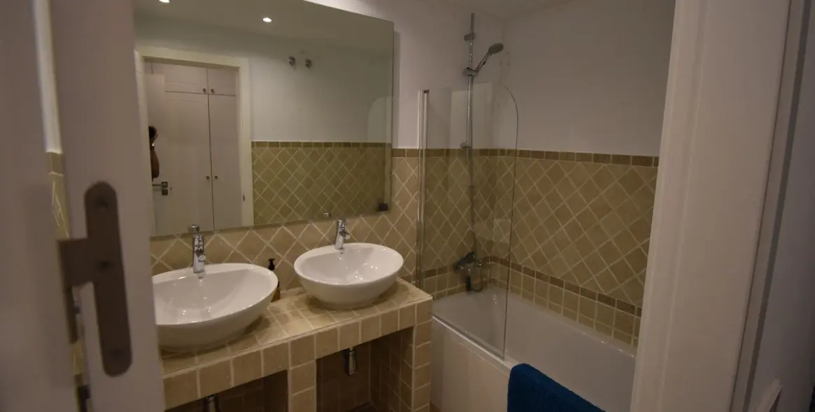 Sale of ground floor apartment in Estepona 27