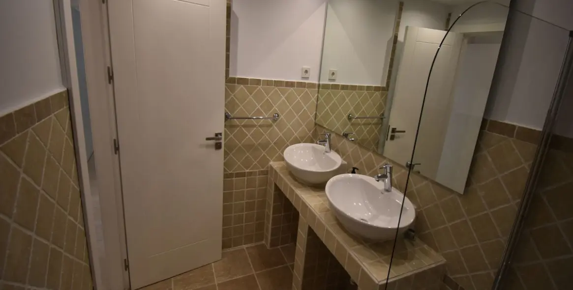 Sale of ground floor apartment in Estepona 28