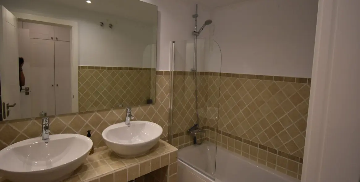 Sale of ground floor apartment in Estepona 30