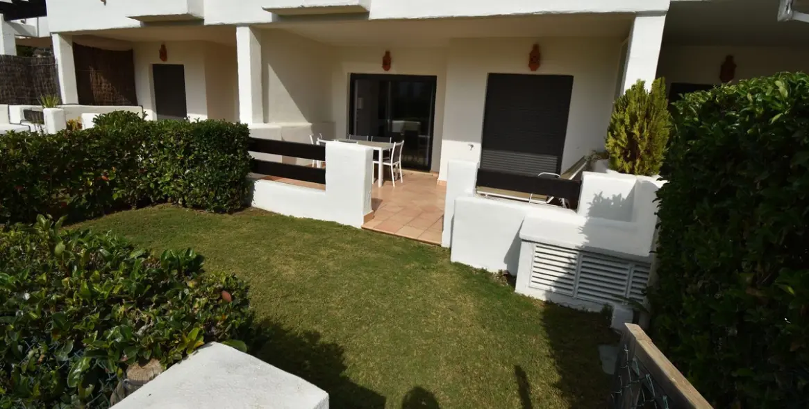Sale of ground floor apartment in Estepona 36