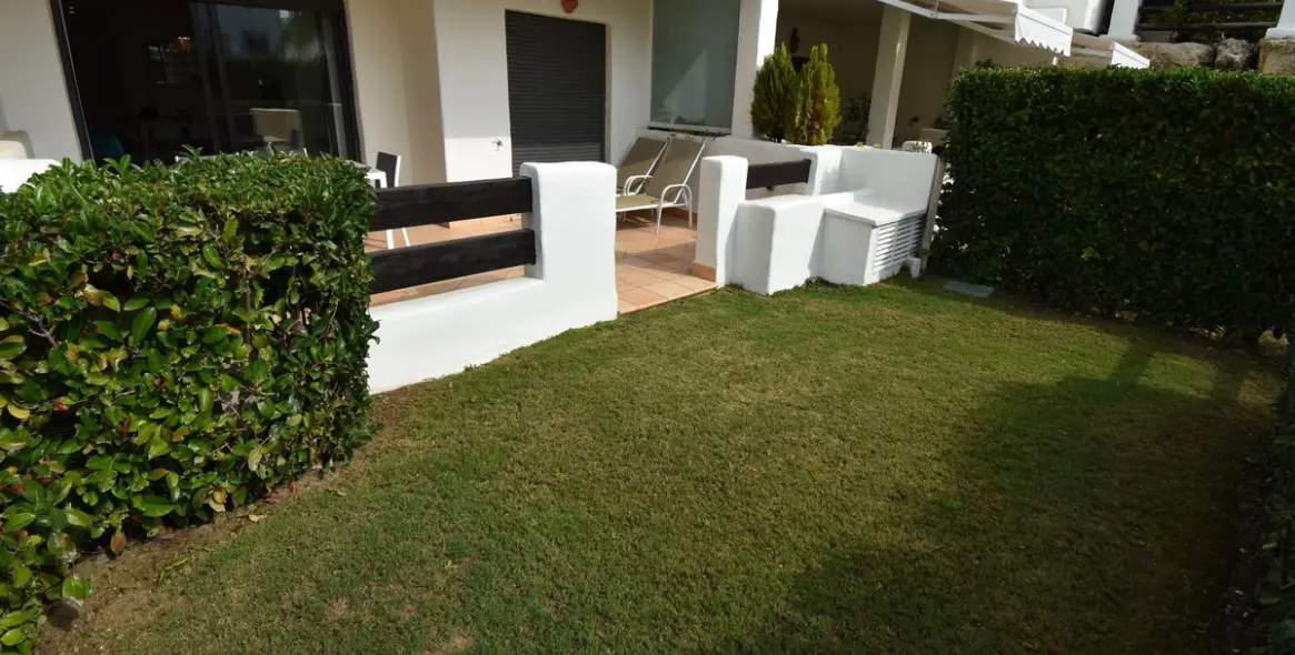 Sale of ground floor apartment in Estepona 38