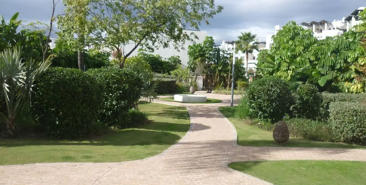 Sale of ground floor apartment in Estepona 40