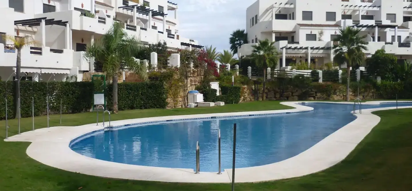 Sale of ground floor apartment in Estepona 1