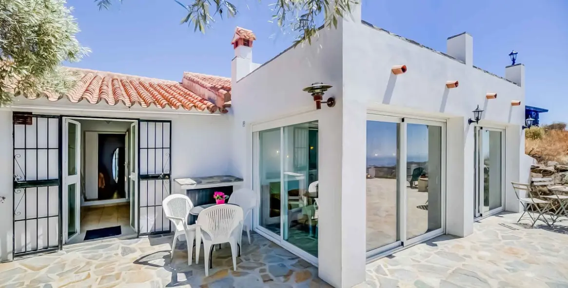 Sale of finca - cortijo in Sayalonga 2