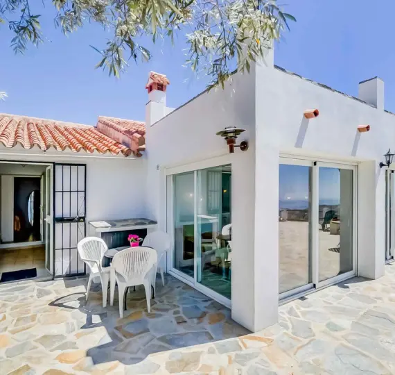 Sale of finca - cortijo in Sayalonga