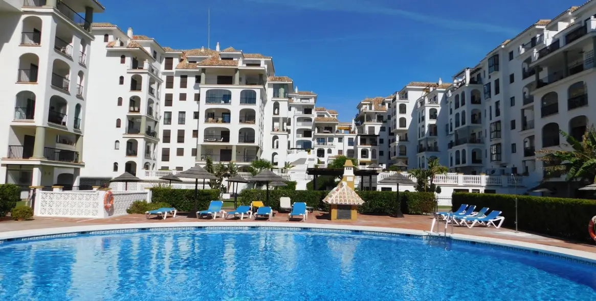 Продажа апартаментов на первом этаже в La Duquesa 1