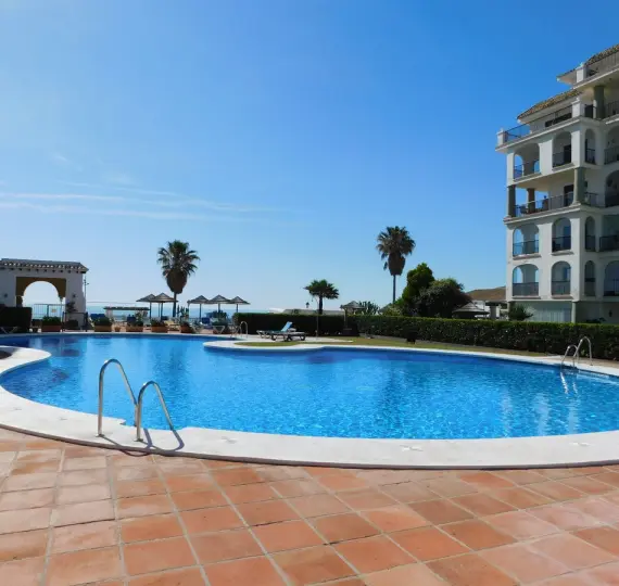 Продажа апартаментов на первом этаже в La Duquesa