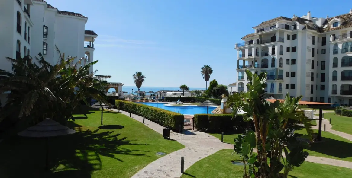 Продажа апартаментов на первом этаже в La Duquesa 16