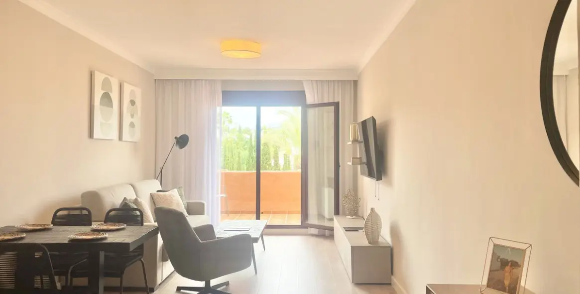 Sale of middle floor apartment in Benahavís 4