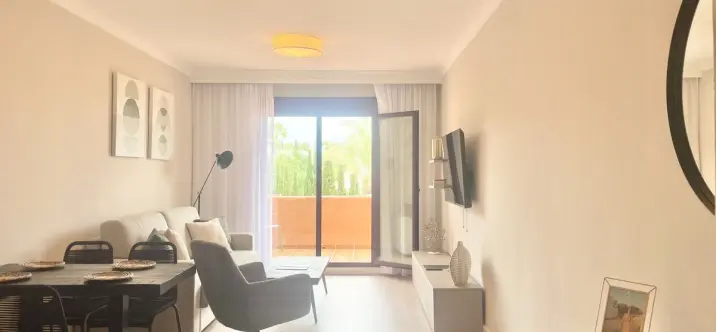 Sale of middle floor apartment in Benahavís 3