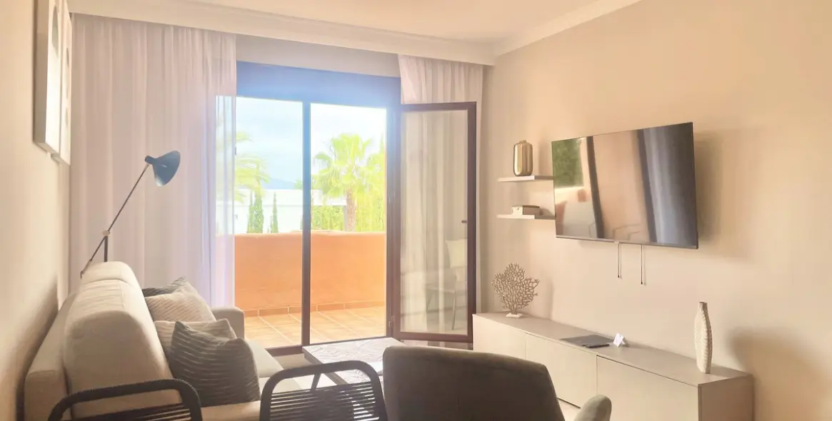 Sale of middle floor apartment in Benahavís 5