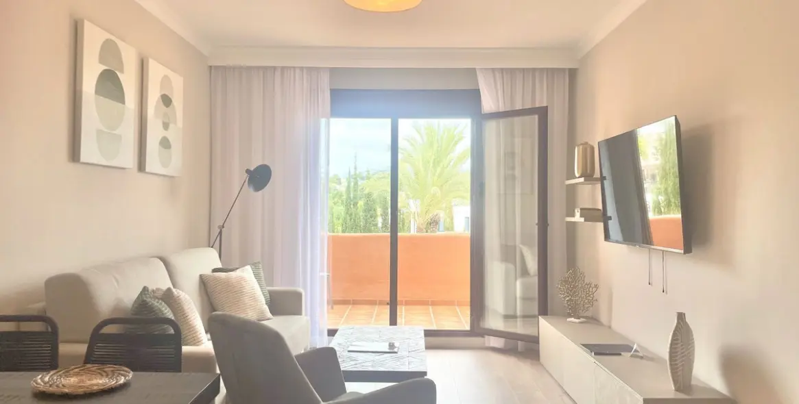 Sale of middle floor apartment in Benahavís 6