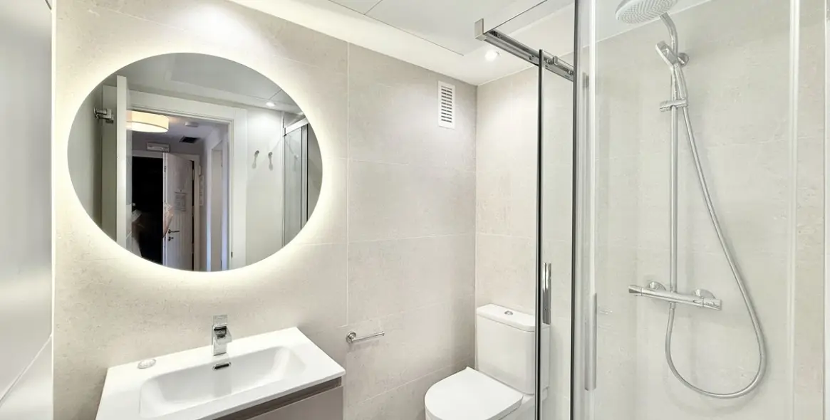 Sale of middle floor apartment in Benahavís 10