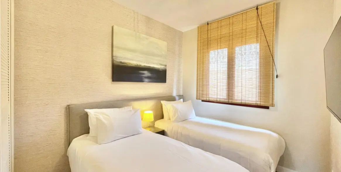 Sale of middle floor apartment in Benahavís 15