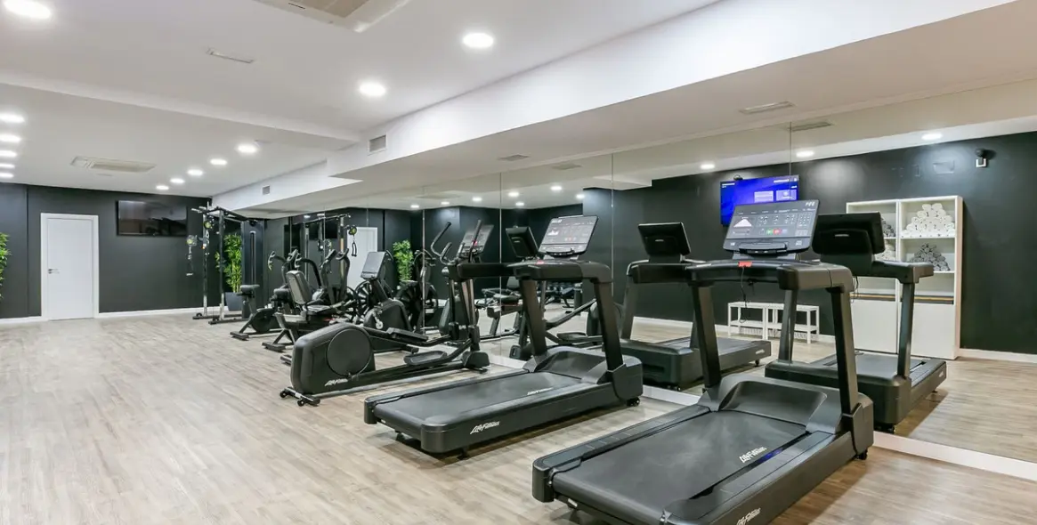 Sale of middle floor apartment in Benahavís 19