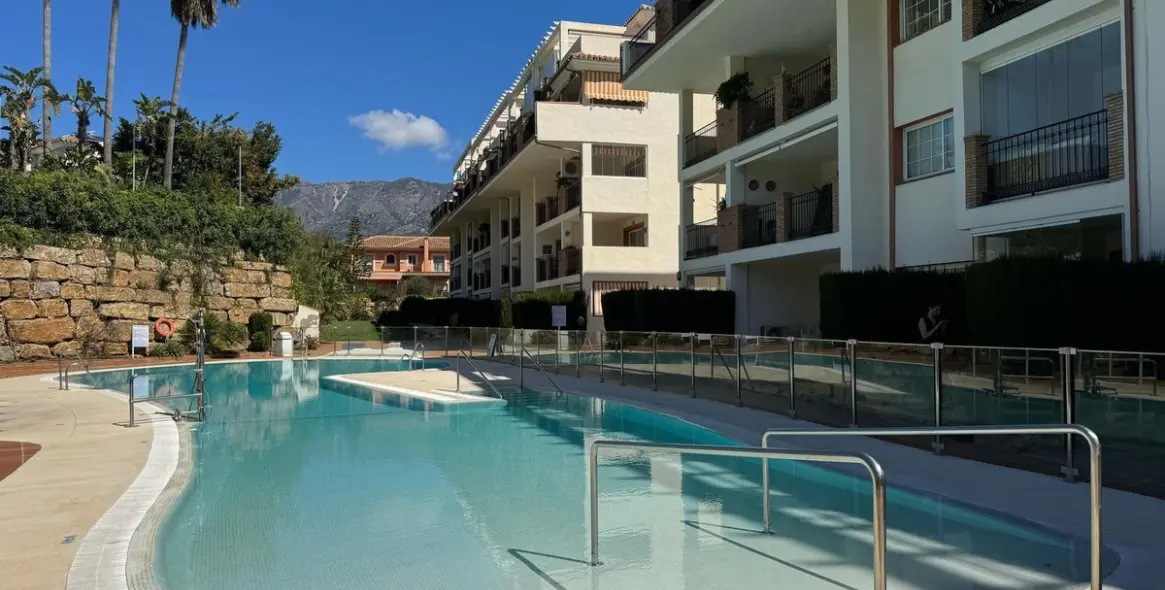 Продажа апартаментов на среднем этаже в Mijas Golf 1