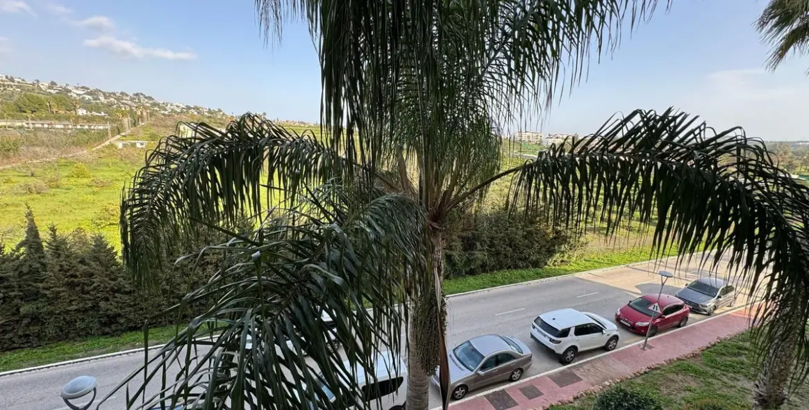 Продажа апартаментов на среднем этаже в Mijas Golf 3