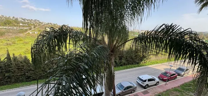 Продажа апартаментов на среднем этаже в Mijas Golf 2