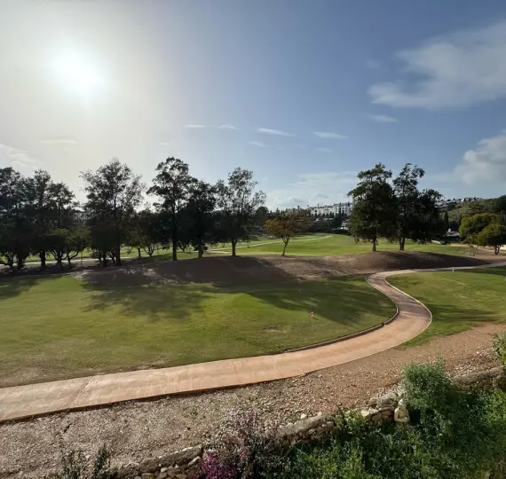 Продажа апартаментов на среднем этаже в Mijas Golf