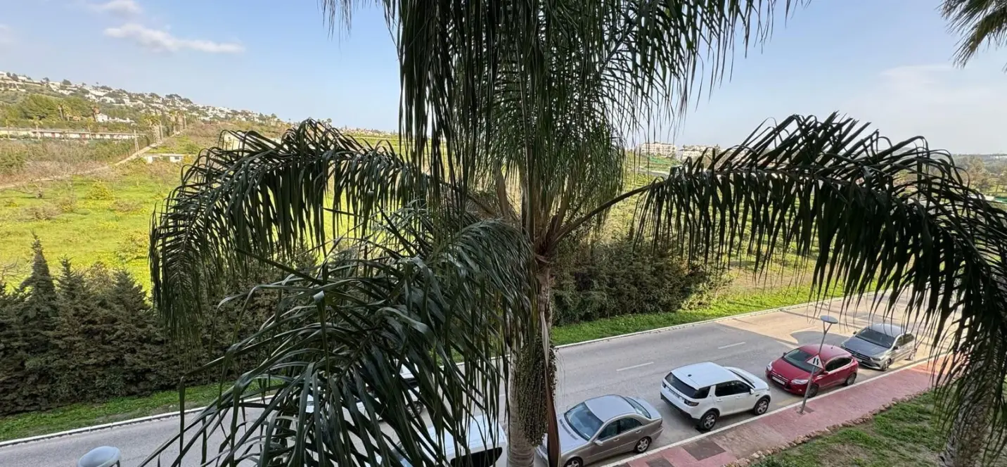 Продажа апартаментов на среднем этаже в Mijas Golf 2