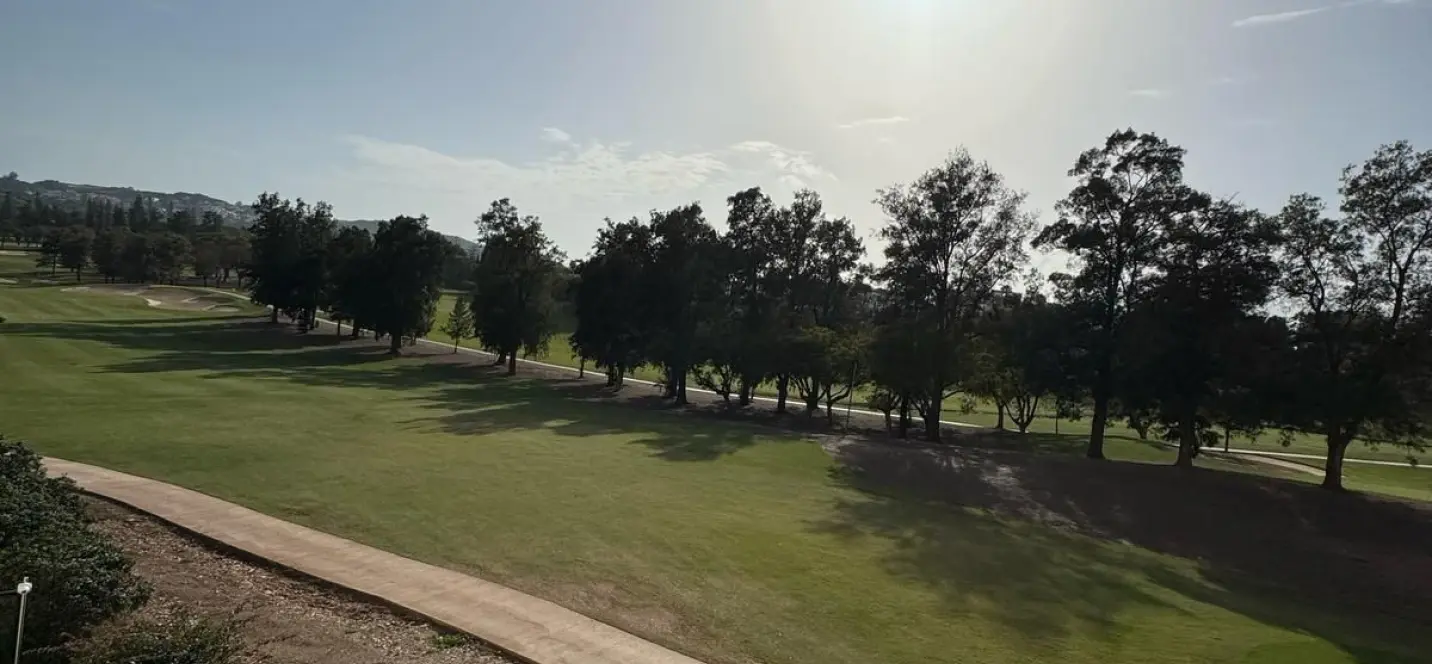Продажа апартаментов на среднем этаже в Mijas Golf 3