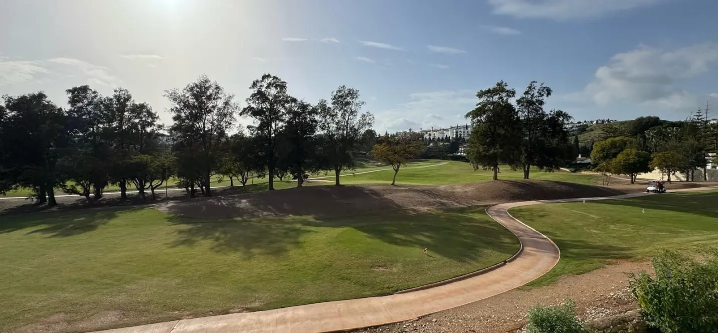 Продажа апартаментов на среднем этаже в Mijas Golf 4