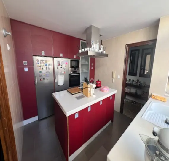 Middle floor apartment R5136502