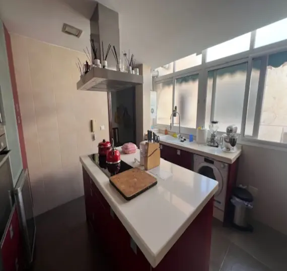 Middle floor apartment R5136502