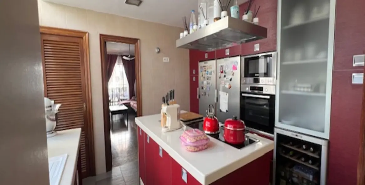 Sale of middle floor apartment in La Trinidad 3