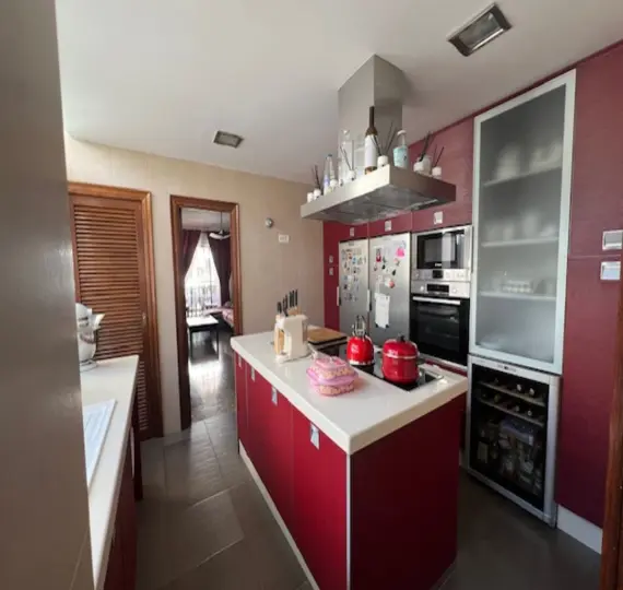 Middle floor apartment R5136502