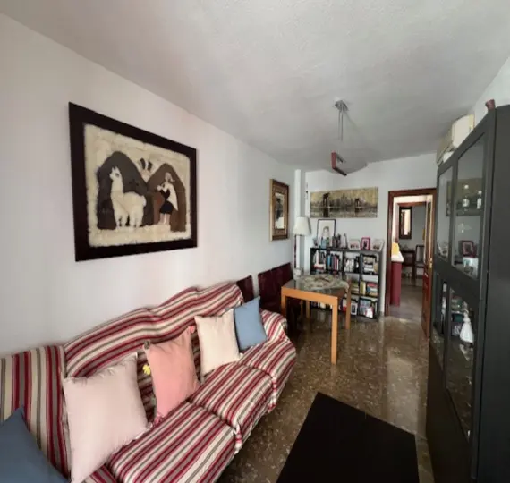 Middle floor apartment R5136502