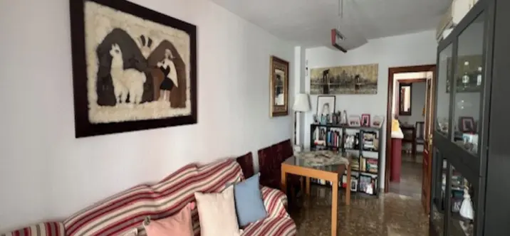 Middle floor apartment R5136502 4