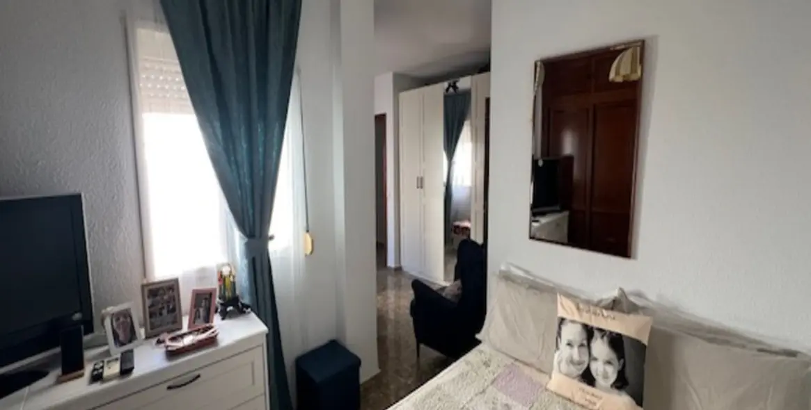 Sale of middle floor apartment in La Trinidad 12