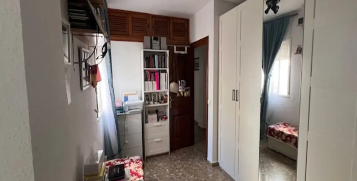 Sale of middle floor apartment in La Trinidad 16