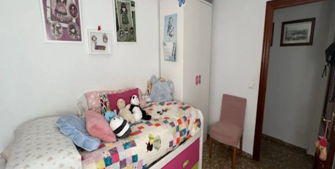 Sale of middle floor apartment in La Trinidad 21