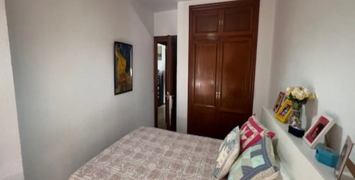 Sale of middle floor apartment in La Trinidad 23