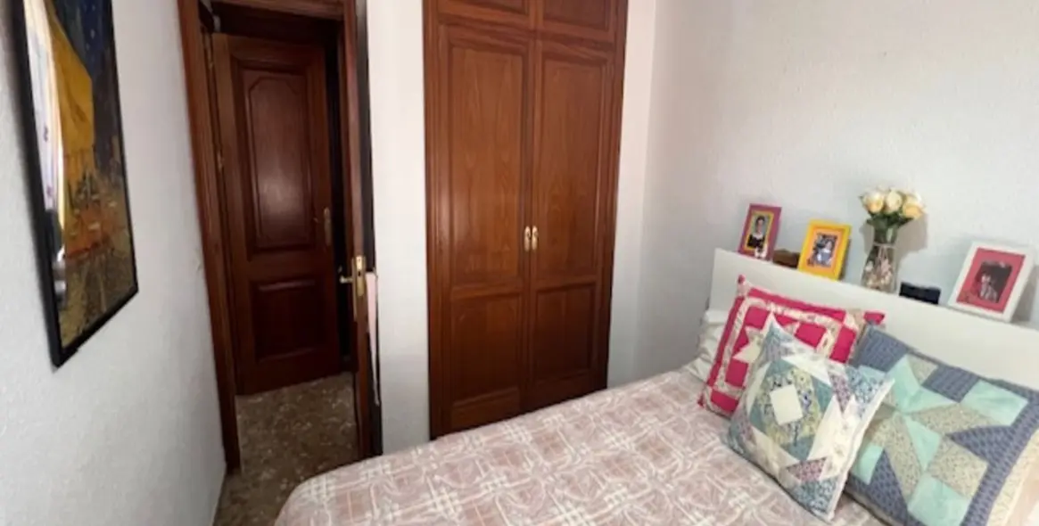 Sale of middle floor apartment in La Trinidad 24