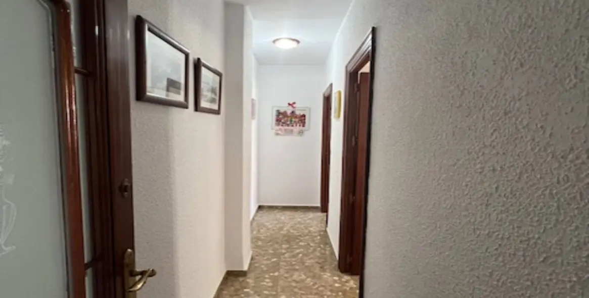 Sale of middle floor apartment in La Trinidad 25
