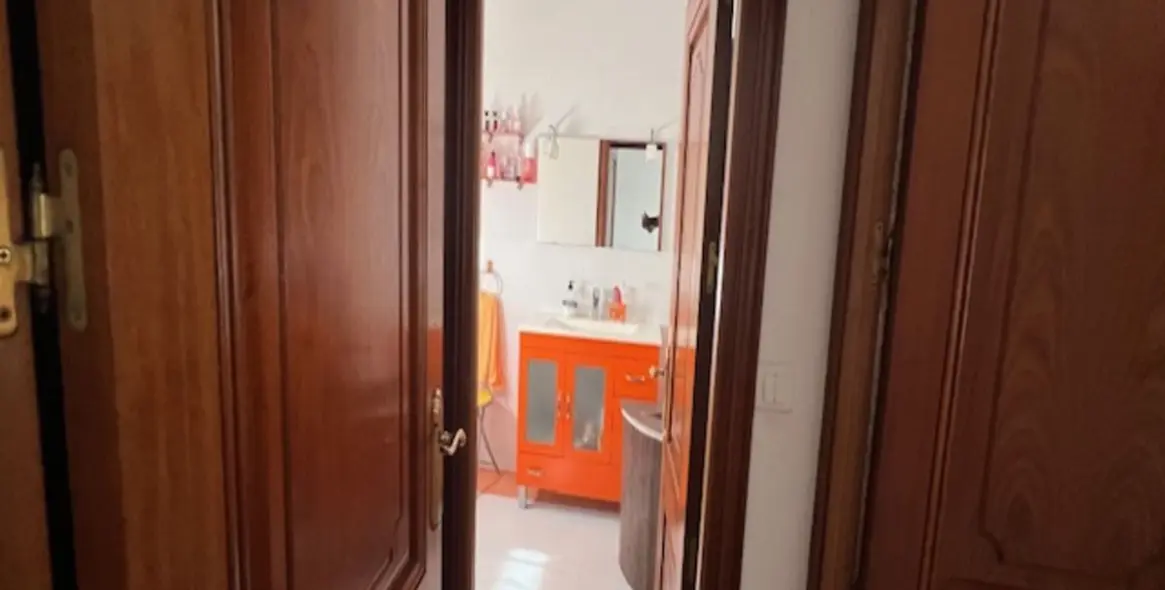 Sale of middle floor apartment in La Trinidad 26