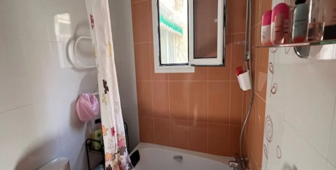 Sale of middle floor apartment in La Trinidad 28