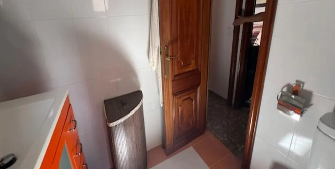 Sale of middle floor apartment in La Trinidad 29