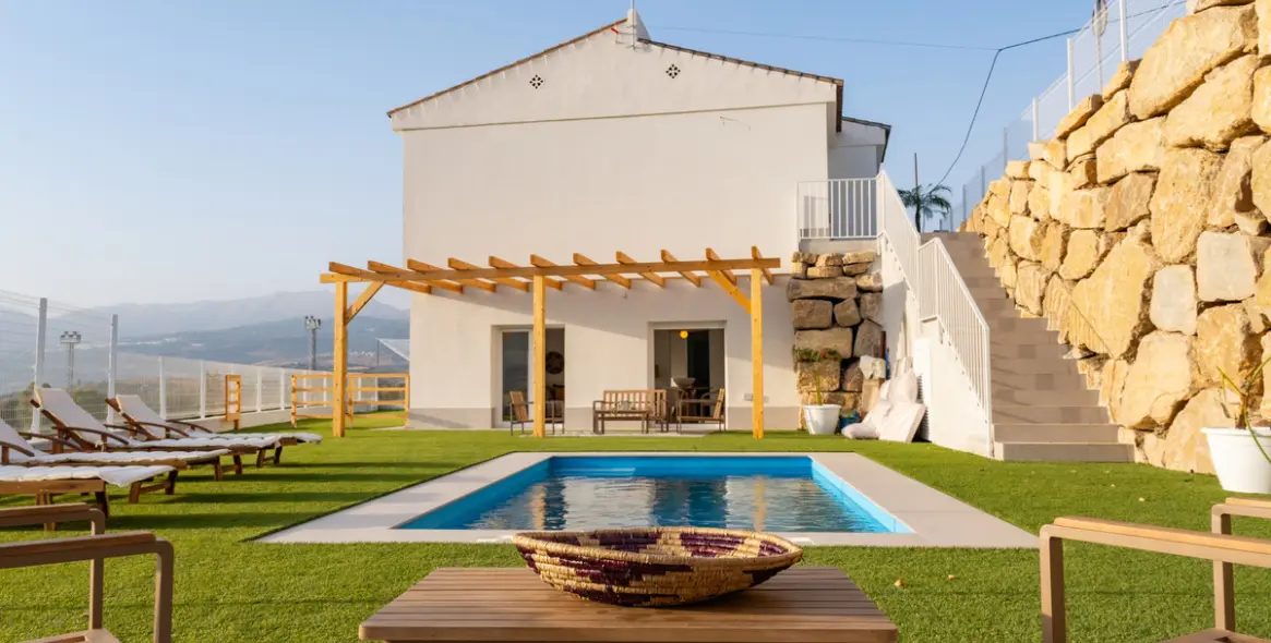 Sale of detached villa in Viñuela 1