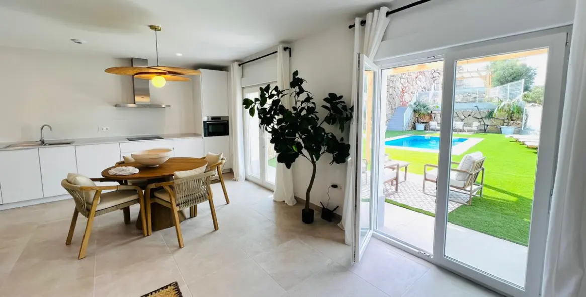 Продажа  отдельно стоящей виллы в Viñuela 33