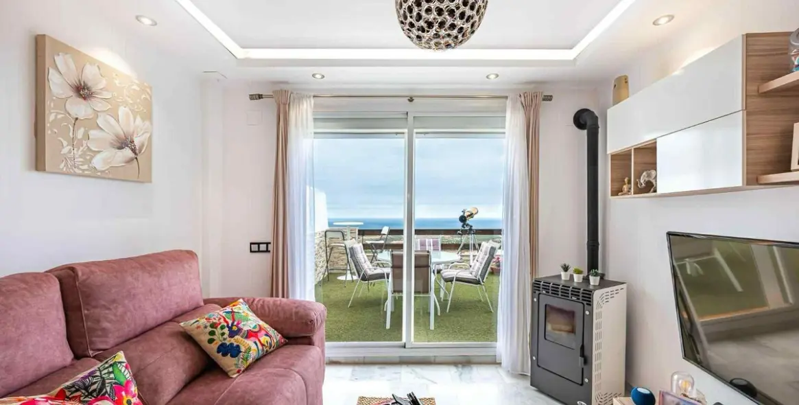 Sale of penthouse in Casares 2