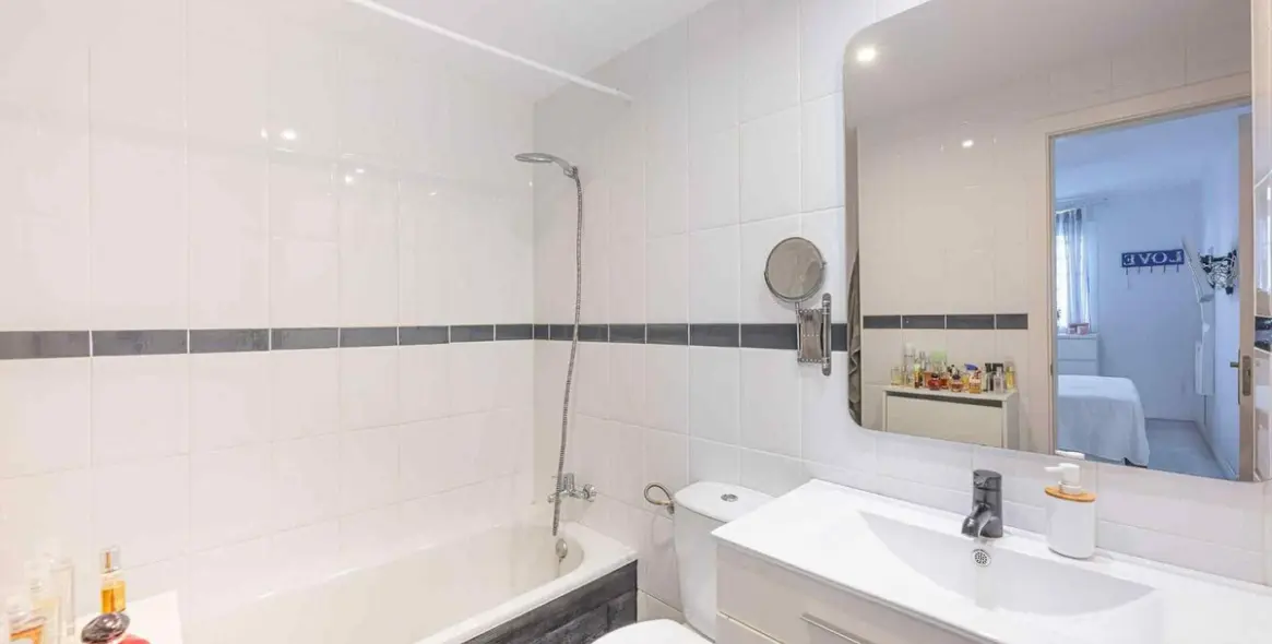 Sale of penthouse in Casares 12