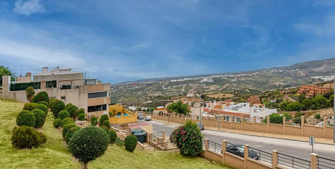 Sale of penthouse in Casares 15