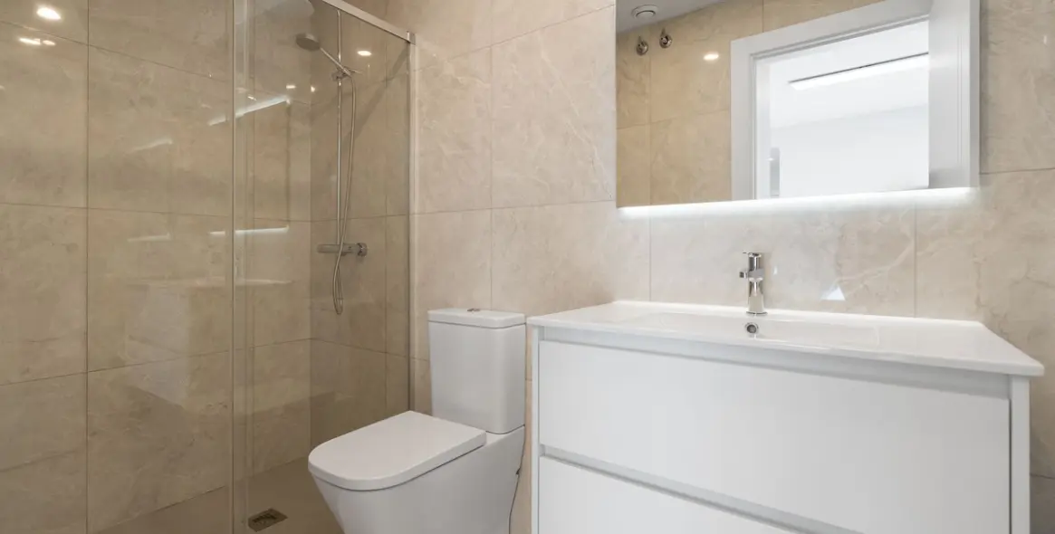 Sale of middle floor apartment in Fuengirola 17