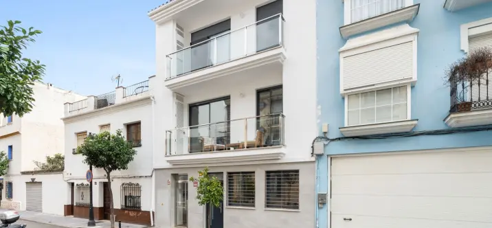 Sale of middle floor apartment in Fuengirola 1
