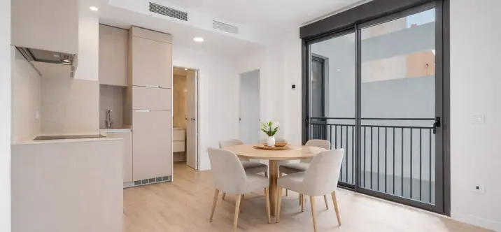 Sale of middle floor apartment in Fuengirola 2