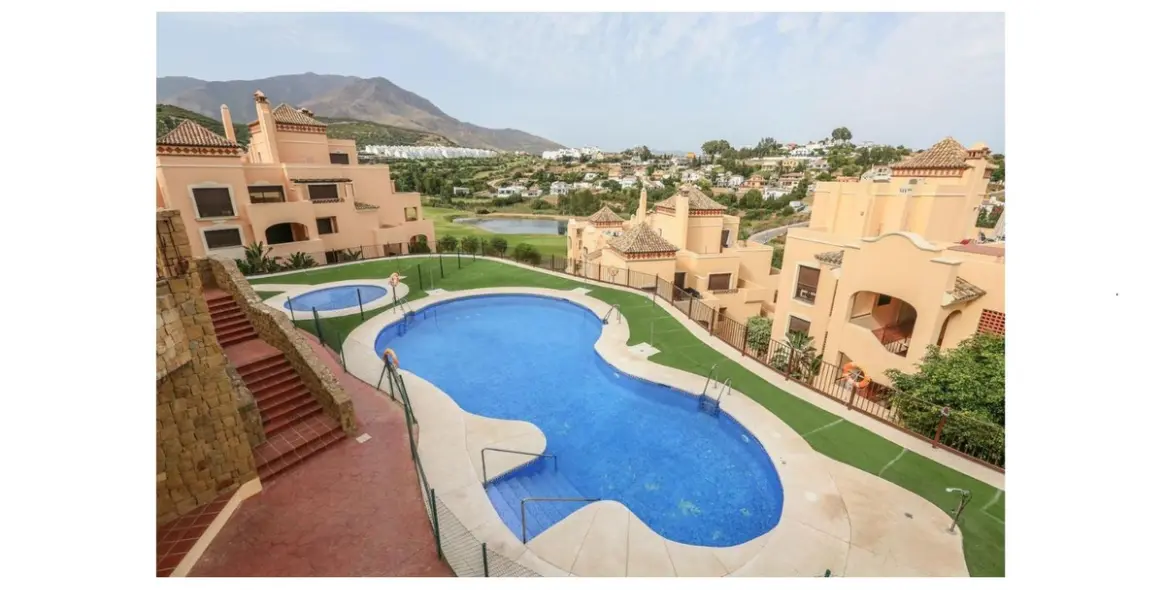 Sale of penthouse in Estepona 1